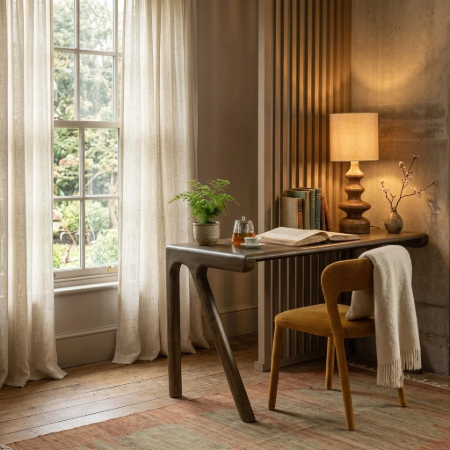 Picture of Desk Tug Mango wood, 130 x 60cm
